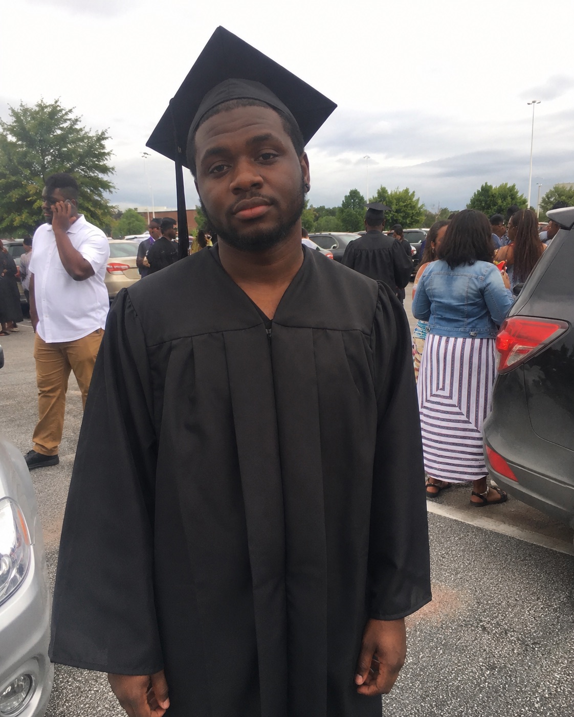 An ordinary phone photo of a graduation subject before editing